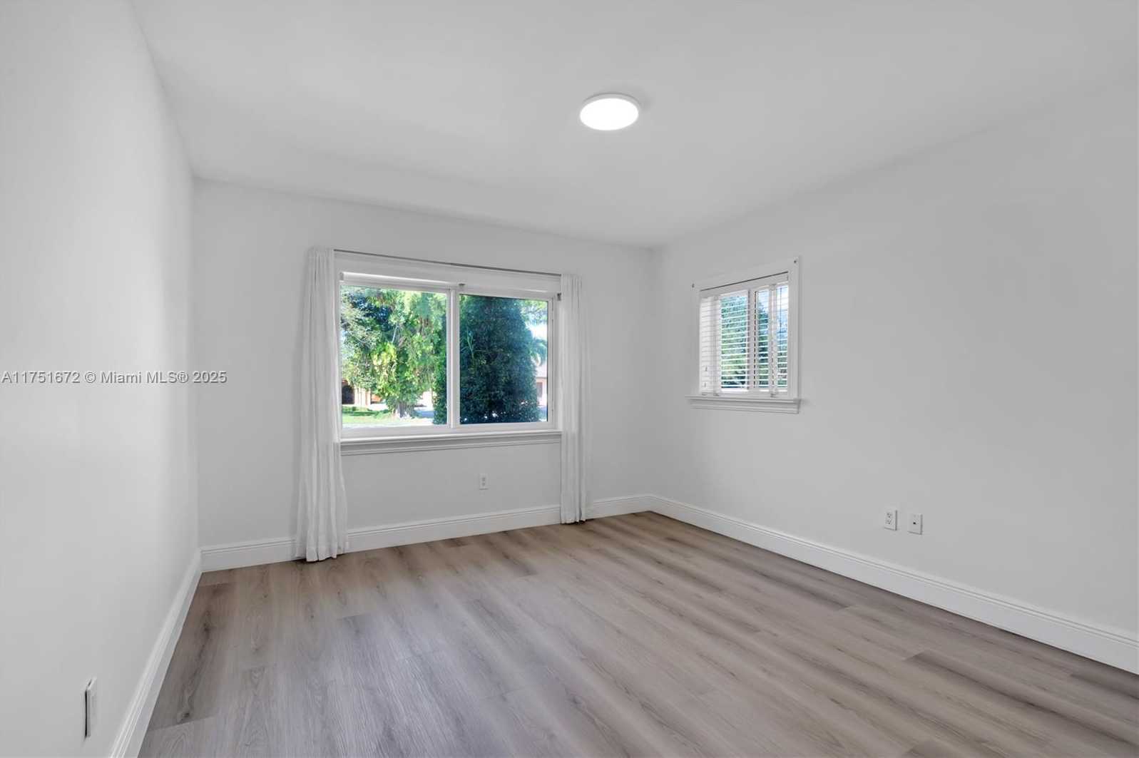 Small Image of 4825 GRANADA BLVD, Coral Gables Number 28