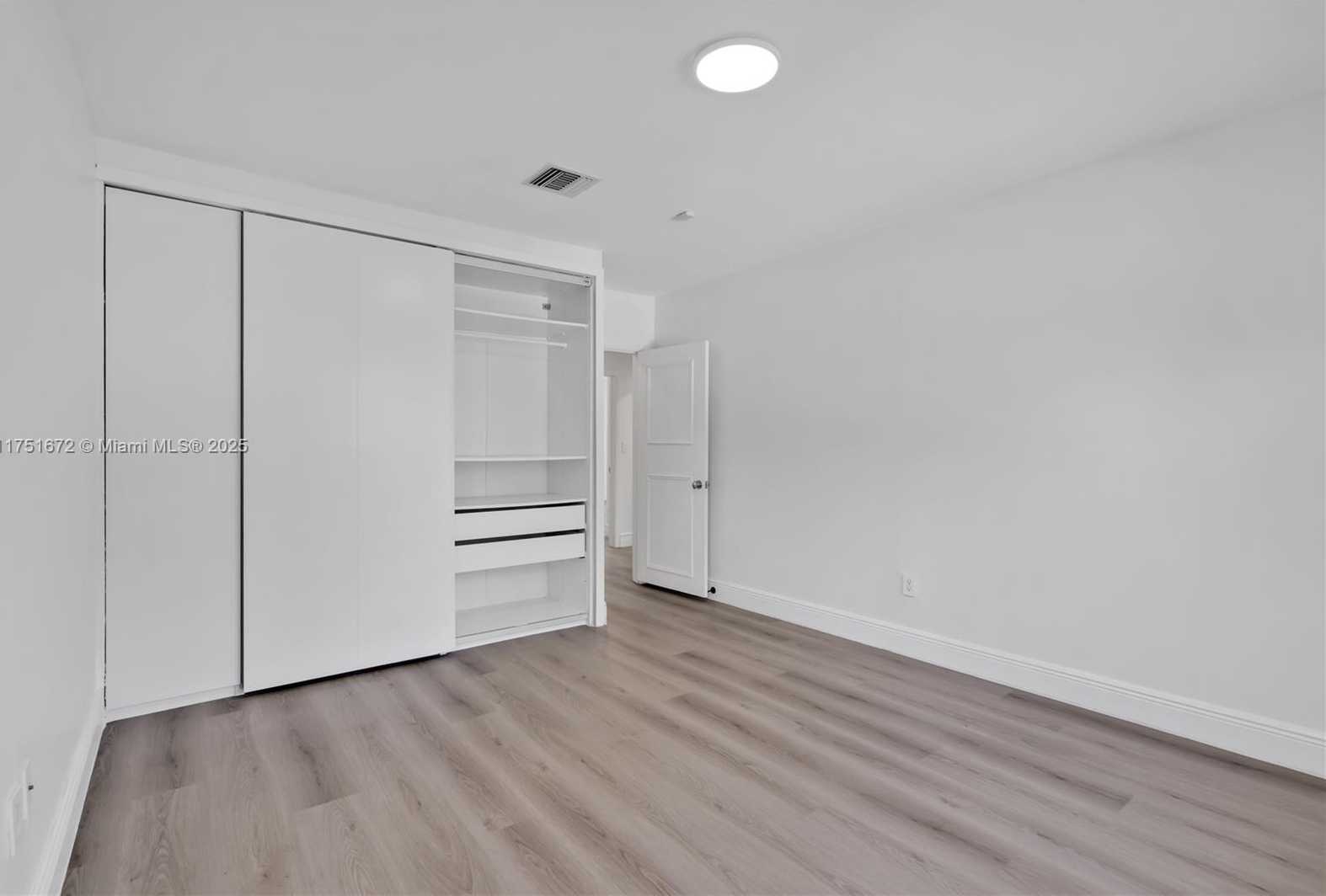 Small Image of 4825 GRANADA BLVD, Coral Gables Number 29
