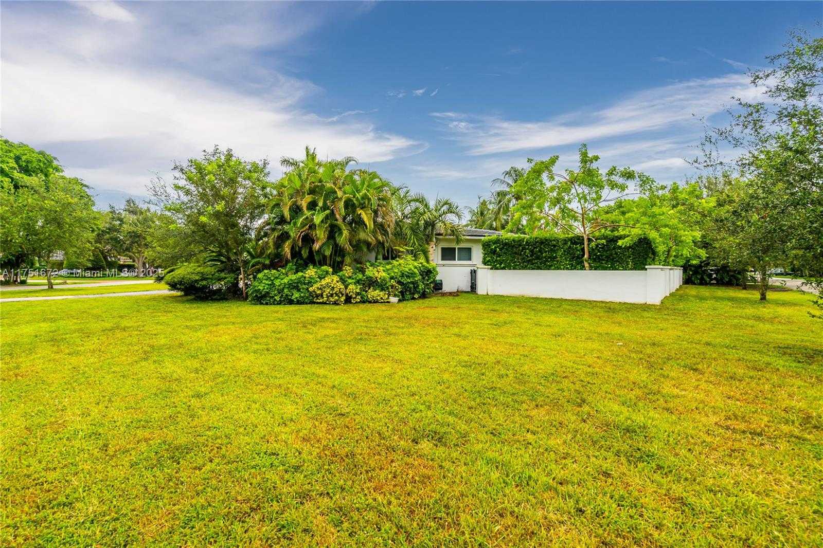 Small Image of 4825 GRANADA BLVD, Coral Gables Number 6