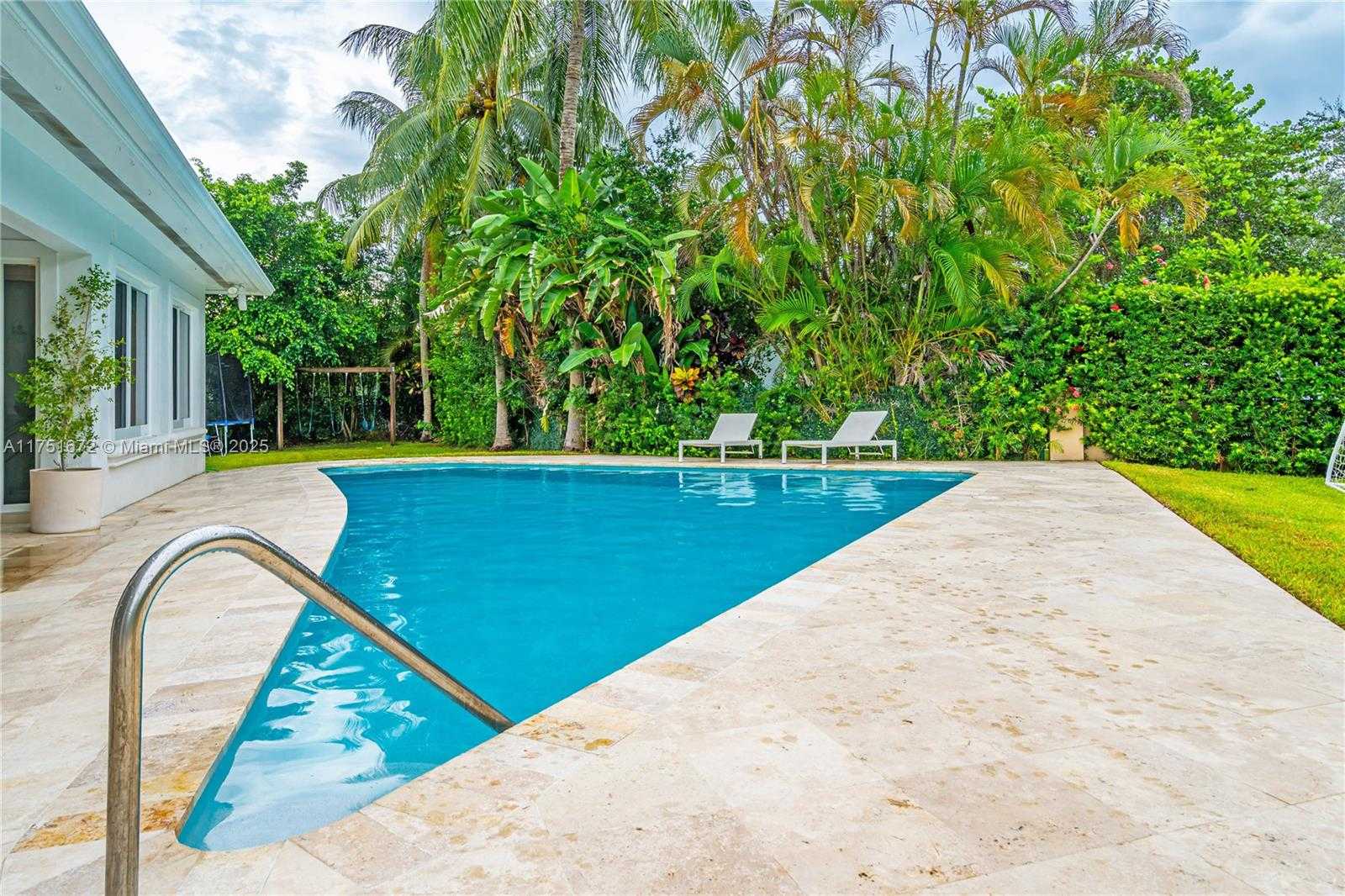 Small Image of 4825 GRANADA BLVD, Coral Gables Number 9
