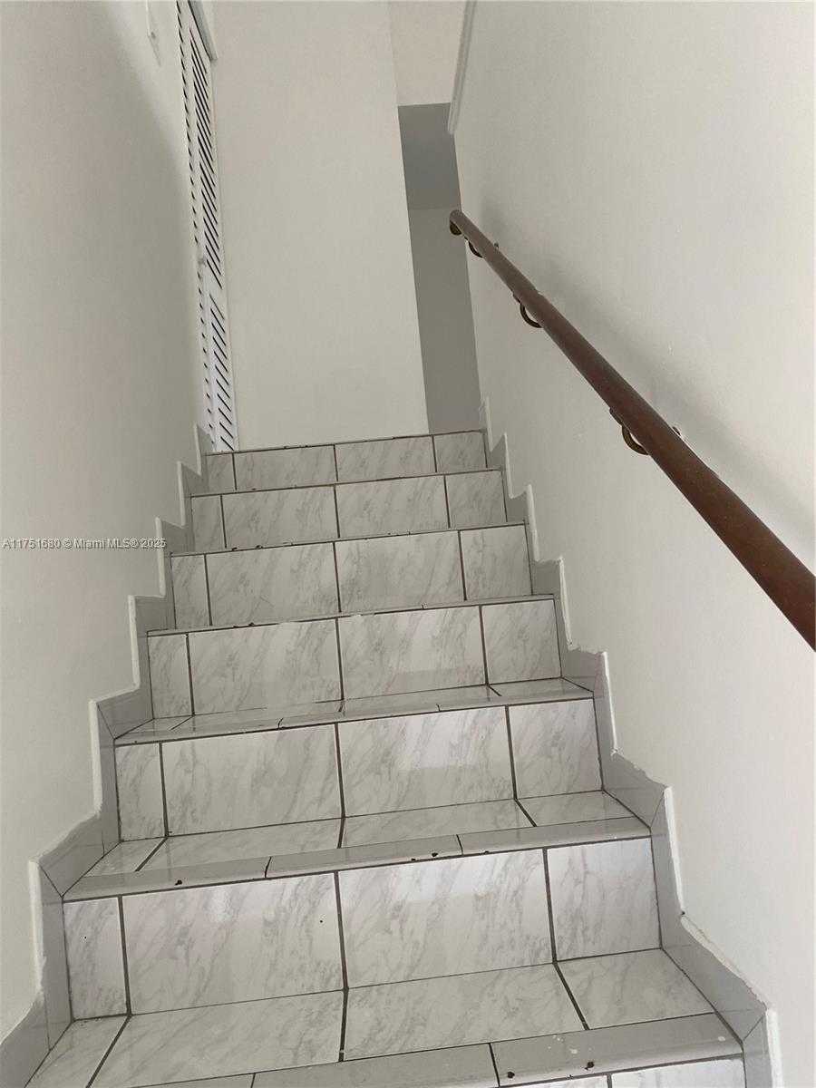 Small Image of 381 WEST PARK DR #202-16, Miami Number 5