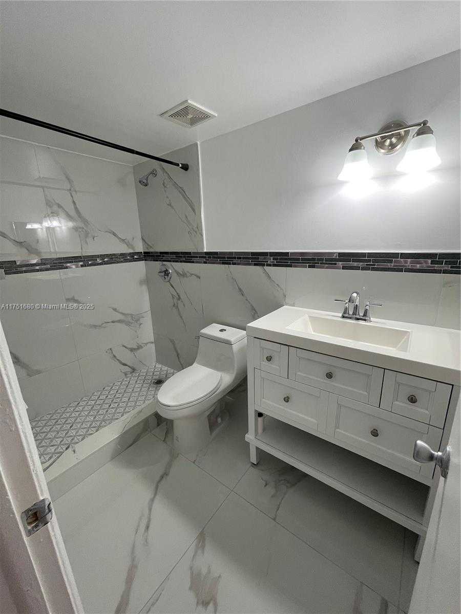 Small Image of 381 WEST PARK DR #202-16, Miami Number 8