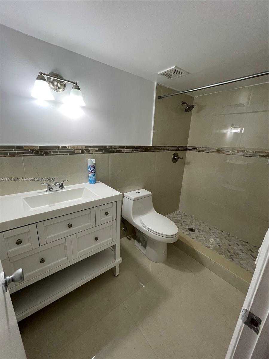 Small Image of 381 WEST PARK DR #202-16, Miami Number 9