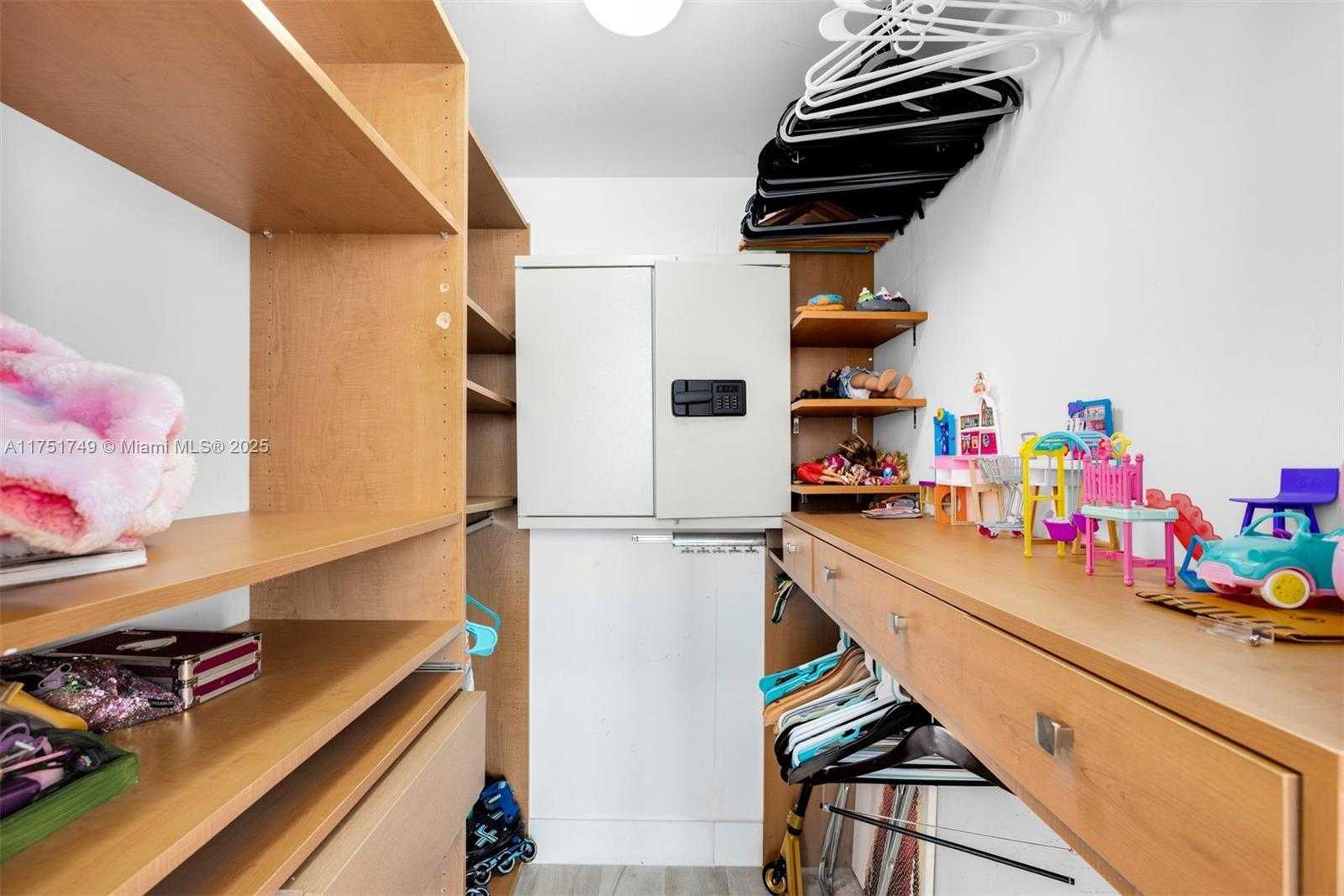 Small Image of 400 ALTON RD #2003, Miami Beach Number 32
