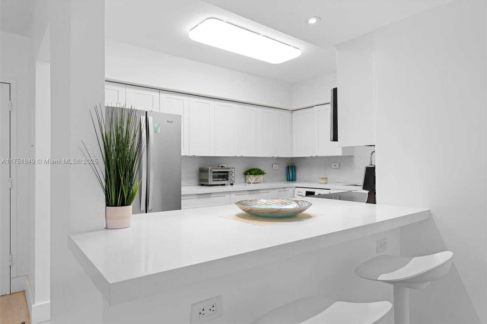 Small Image of 1500 Bay Rd, Miami Beach, FL 33139, USA Number 17