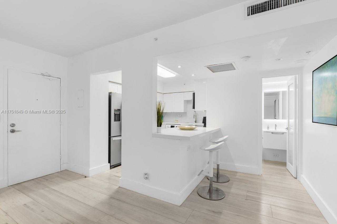 Small Image of 1500 Bay Rd, Miami Beach, FL 33139, USA Number 18