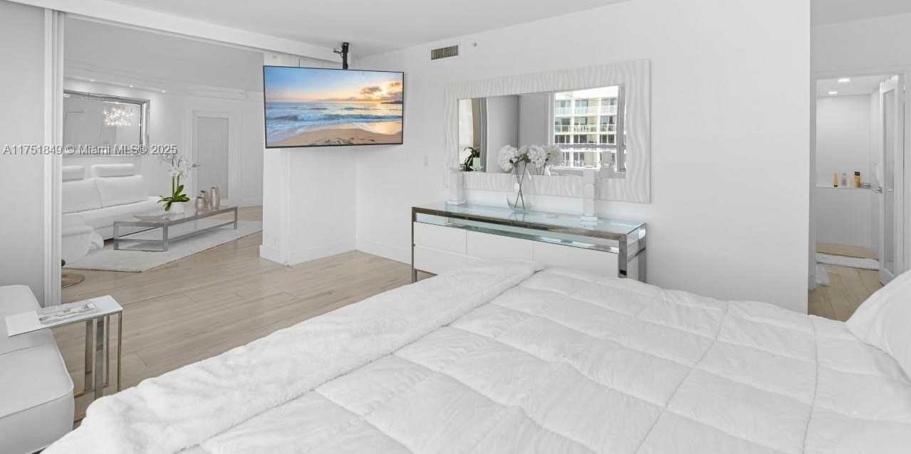 Small Image of 1500 Bay Rd, Miami Beach, FL 33139, USA Number 2