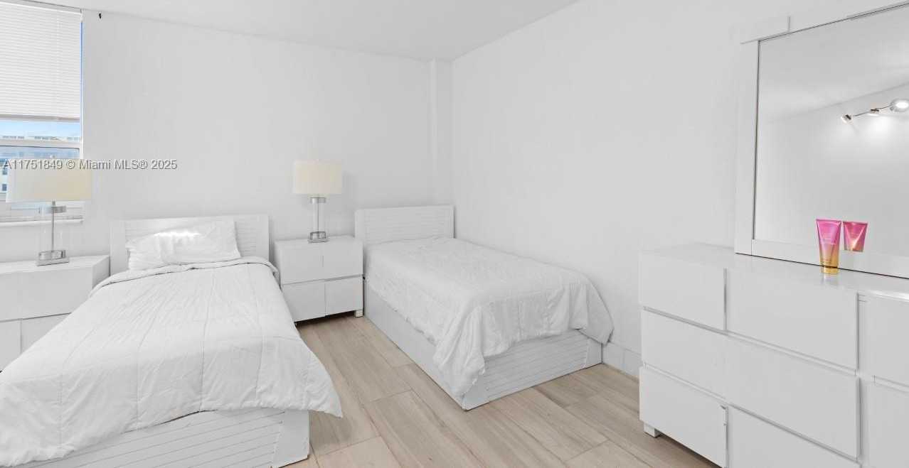 Small Image of 1500 Bay Rd, Miami Beach, FL 33139, USA Number 5