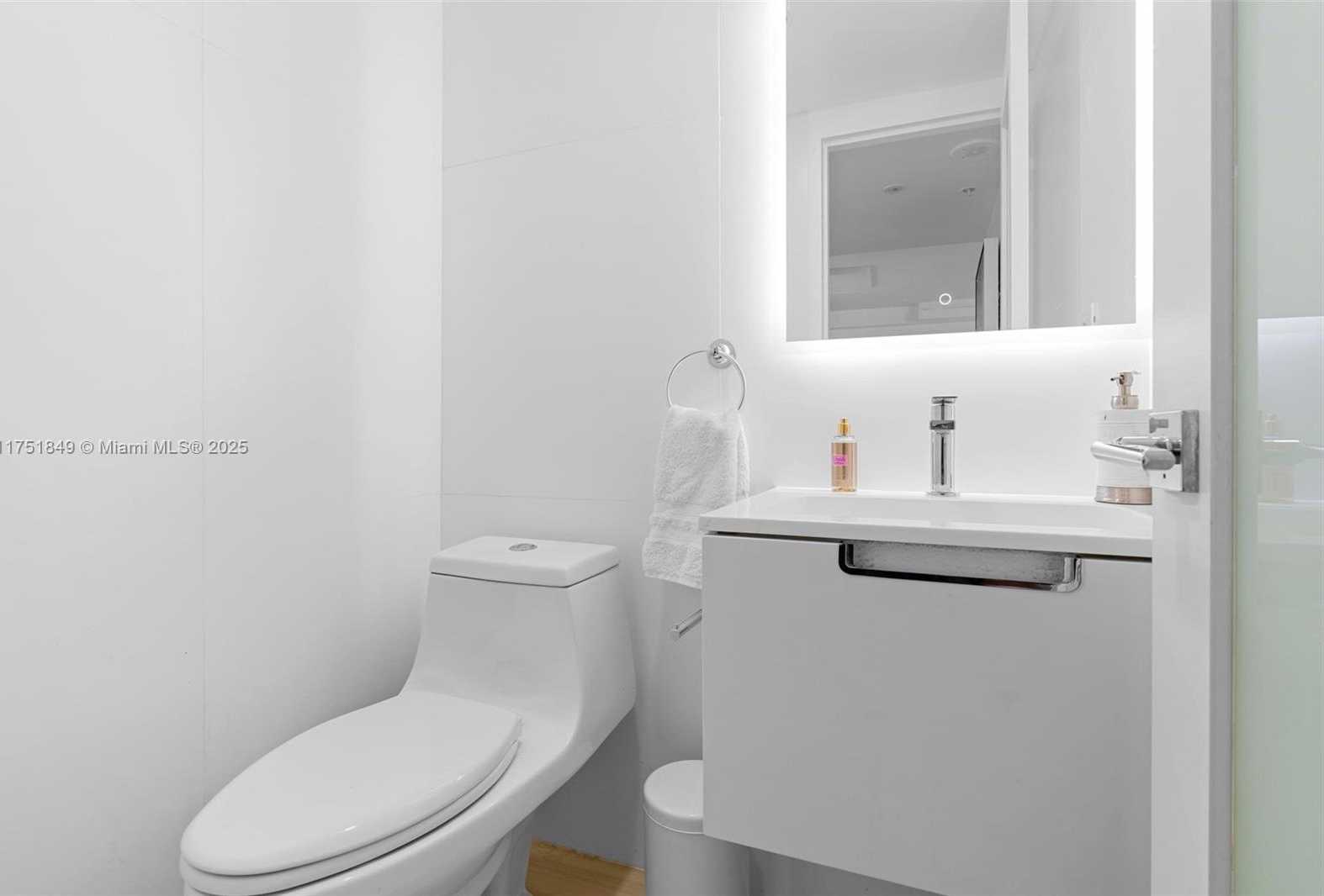 Small Image of 1500 Bay Rd, Miami Beach, FL 33139, USA Number 6