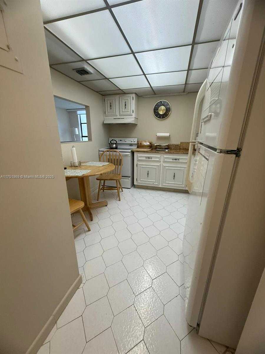 Small Image of 501 THREE ISLANDS BLVD #218, Hallandale Beach Number 17