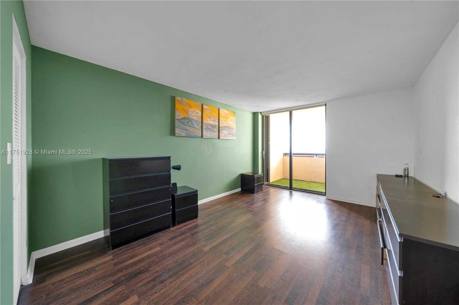 Small Image of 2555 COLLINS AVE #2404, Miami Beach Number 11