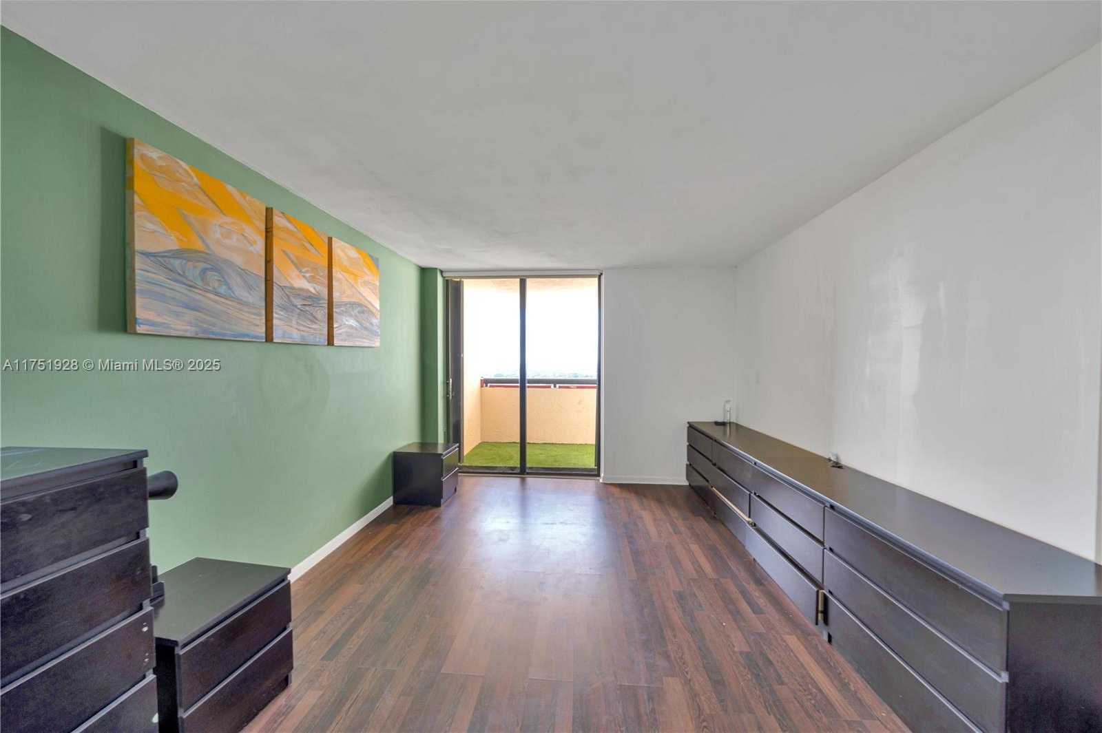 Small Image of 2555 COLLINS AVE #2404, Miami Beach Number 12