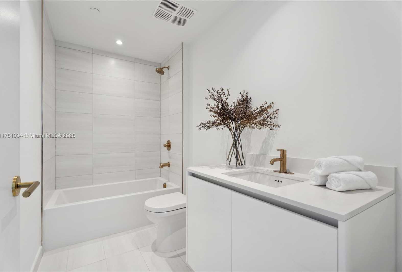 Small Image of 2678 TIGERTAIL AVE #1202B, Miami Number 12