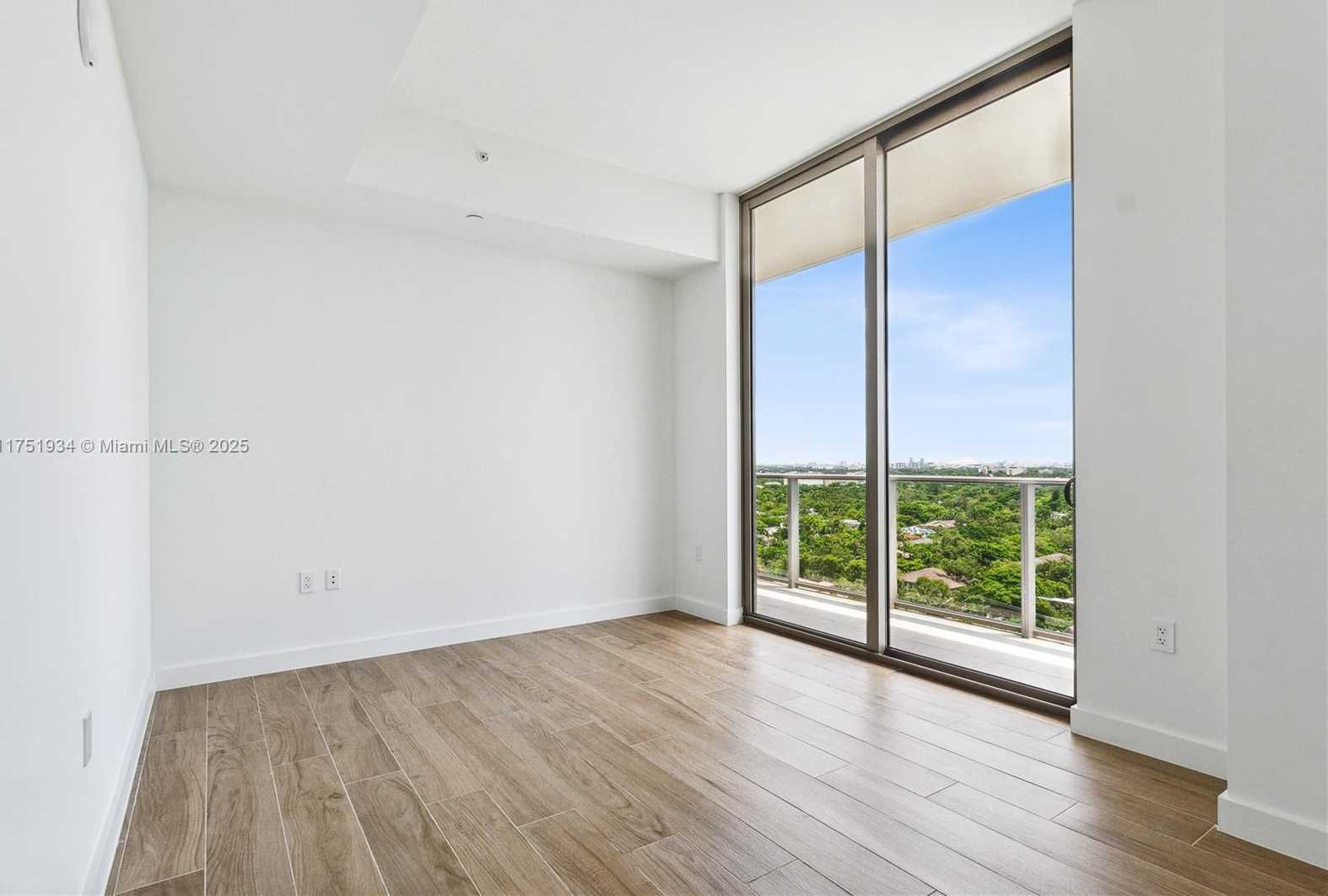 Small Image of 2678 TIGERTAIL AVE #1202B, Miami Number 23