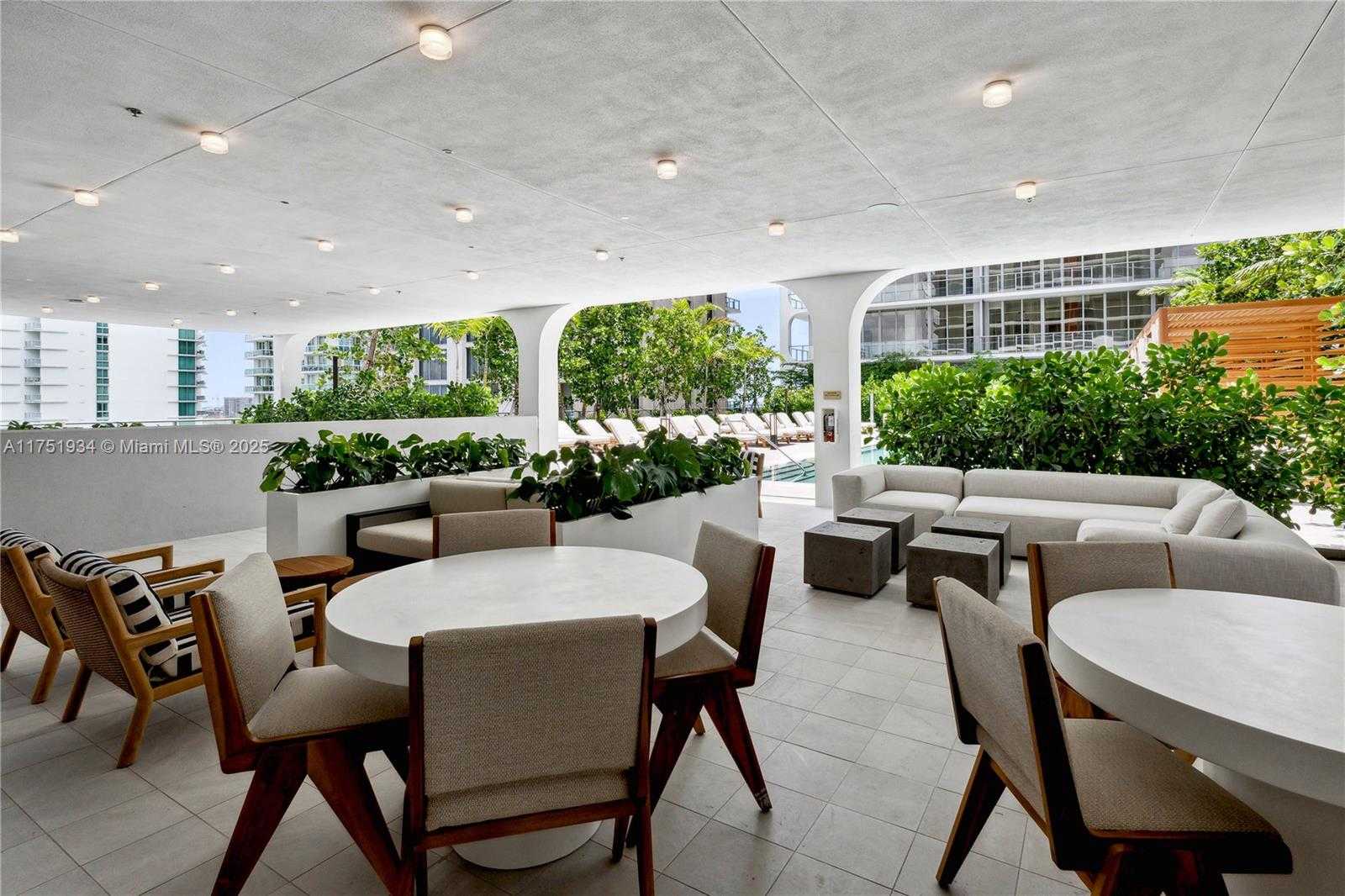Small Image of 2678 TIGERTAIL AVE #1202B, Miami Number 29