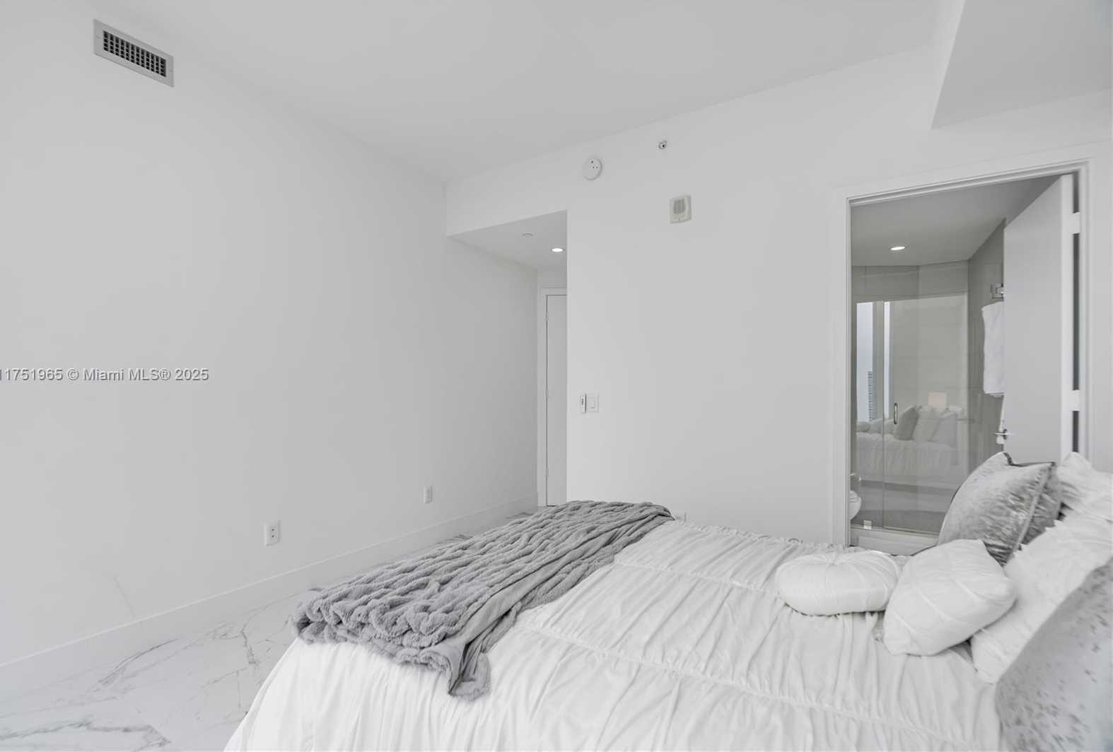 Small Image of 2900 NORTH EAST 7TH AVE #3202, Miami Number 20