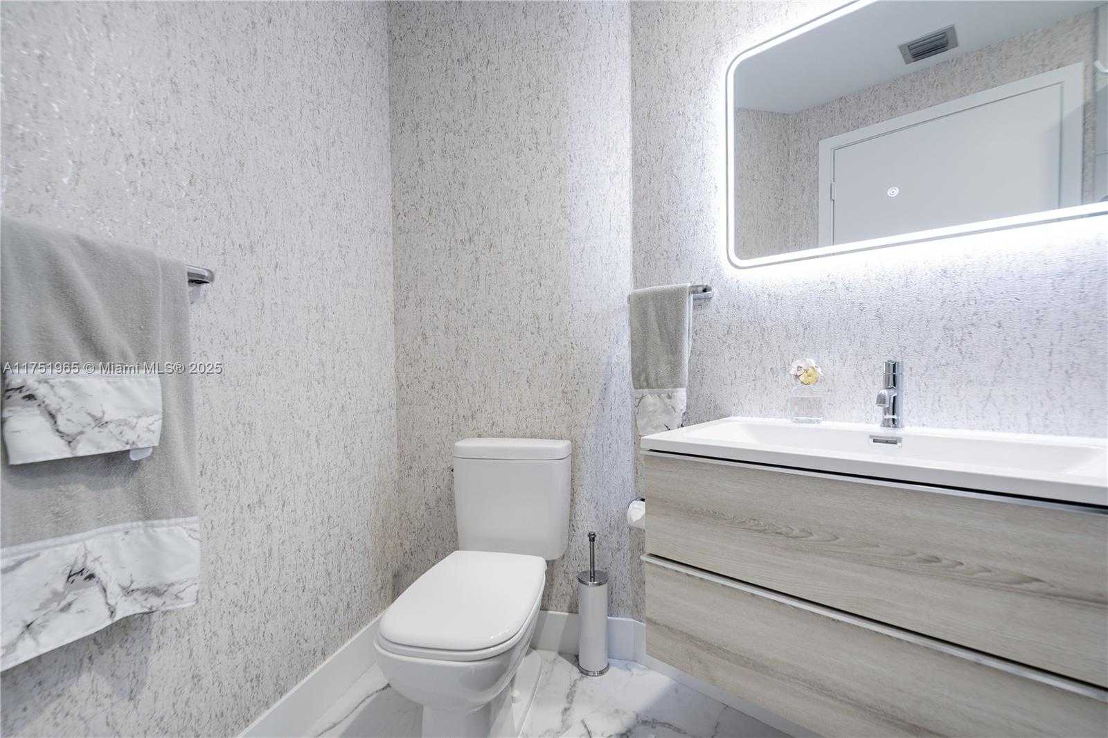 Small Image of 2900 NORTH EAST 7TH AVE #3202, Miami Number 25