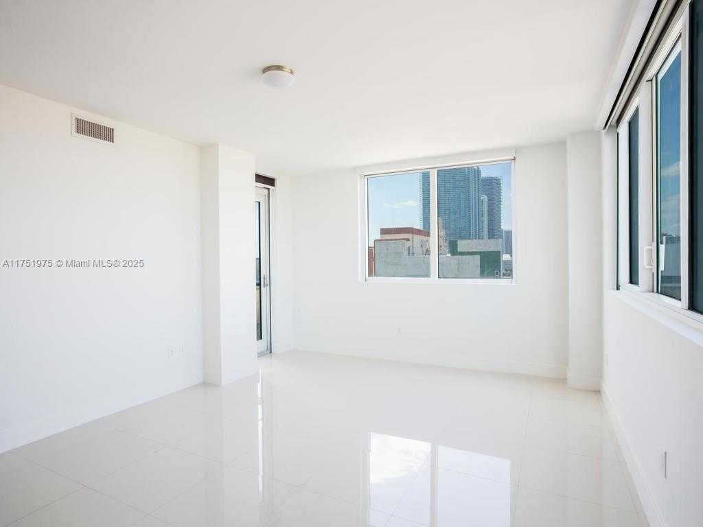 Small Image of 244 BISCAYNE BLVD #2002, Miami Number 11