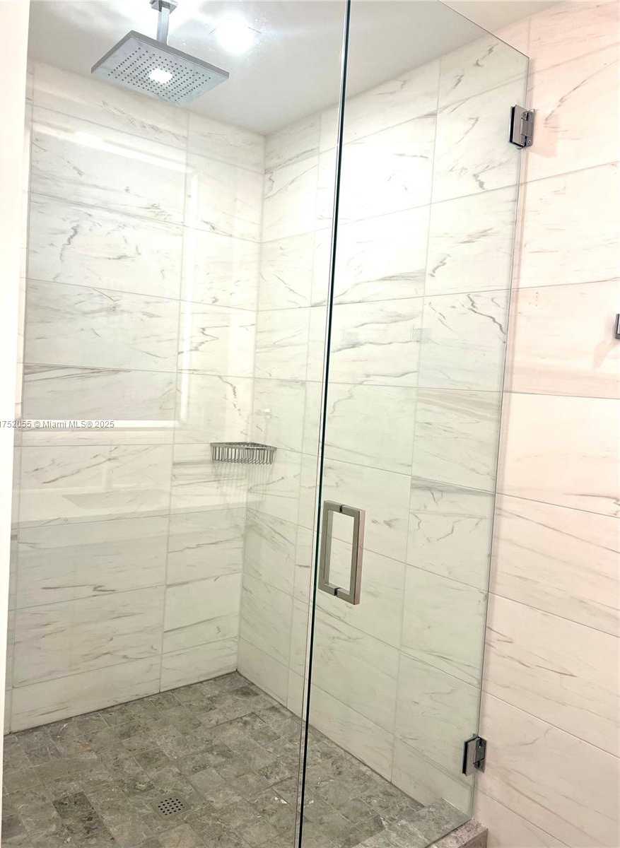 Small Image of 200 SUNRISE DR #200C, Key Biscayne Number 11