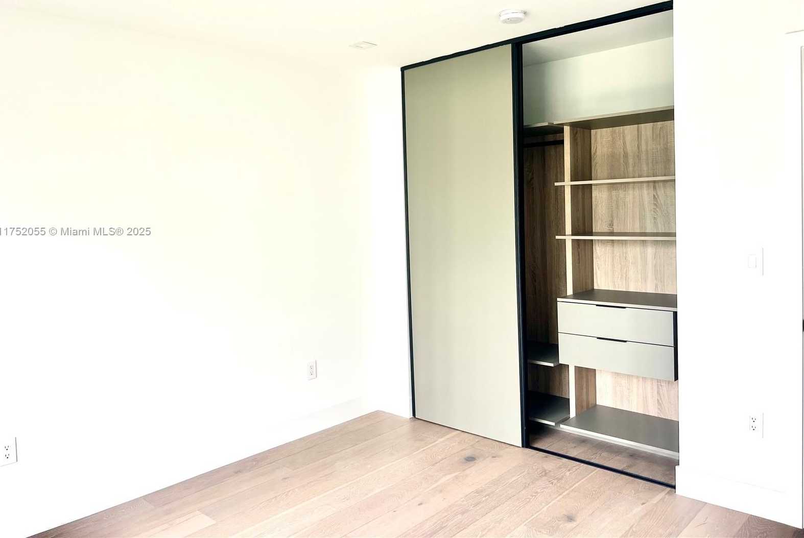 Small Image of 200 SUNRISE DR #200C, Key Biscayne Number 14