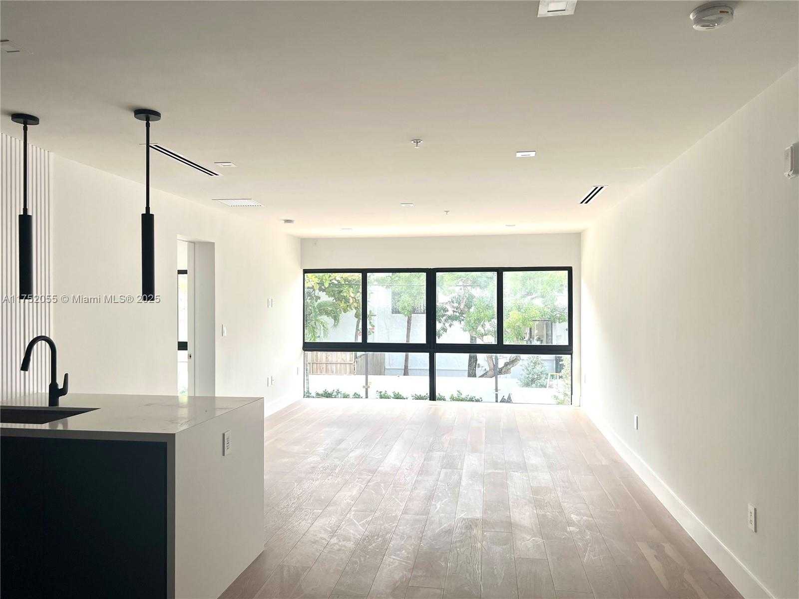 Small Image of 200 SUNRISE DR #200C, Key Biscayne Number 6