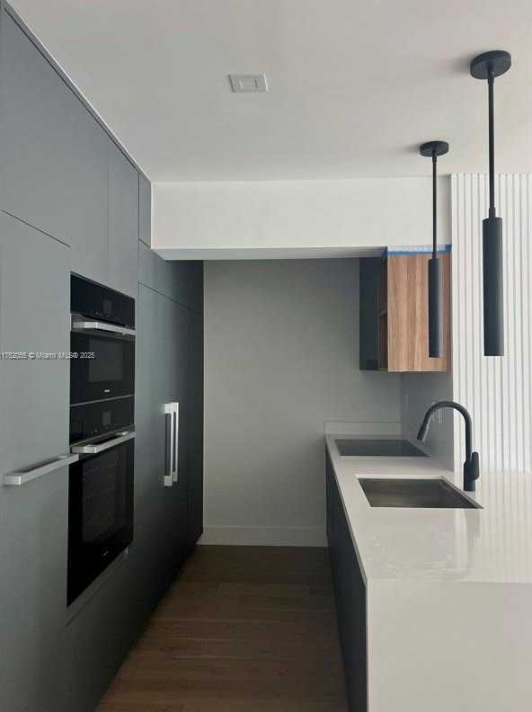 Small Image of 200 SUNRISE DR #200C, Key Biscayne Number 7