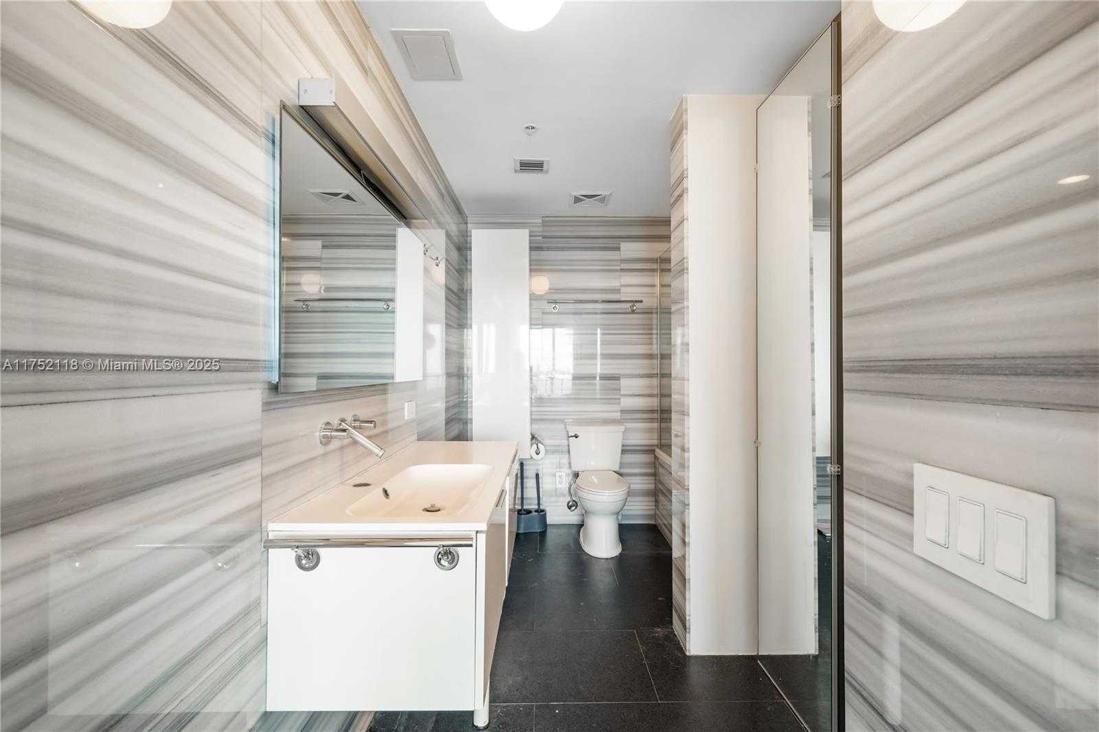 Small Image of 60 SOUTH WEST 13TH ST #4001, Miami Number 23