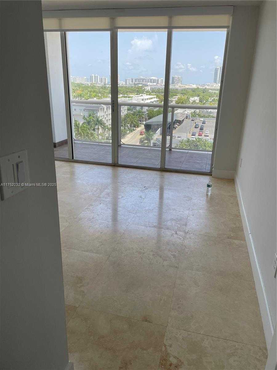 Small Image of 1900 #1209, Miami Beach Number 31