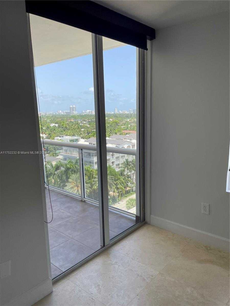 Small Image of 1900 #1209, Miami Beach Number 35