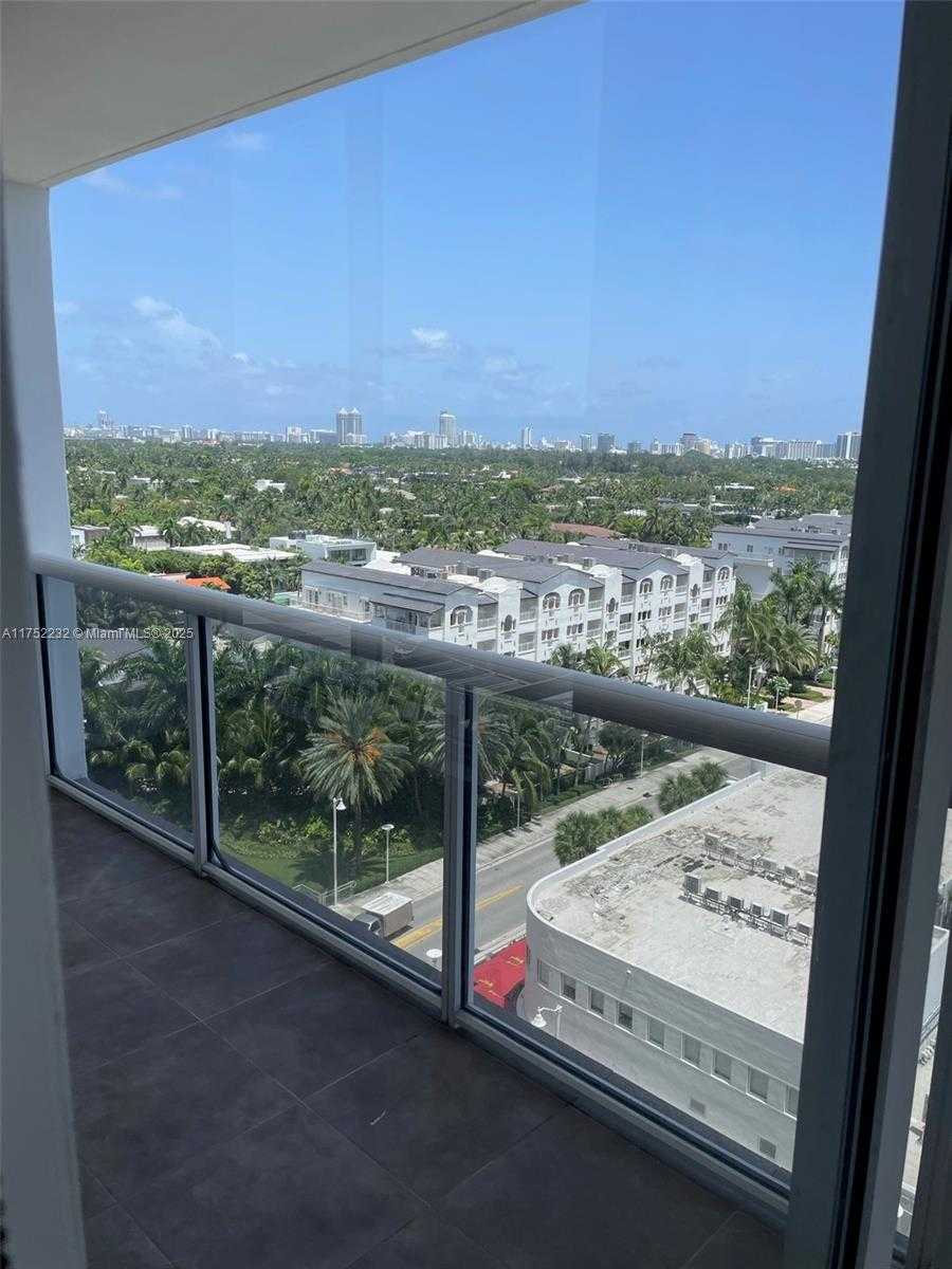 Small Image of 1900 #1209, Miami Beach Number 43