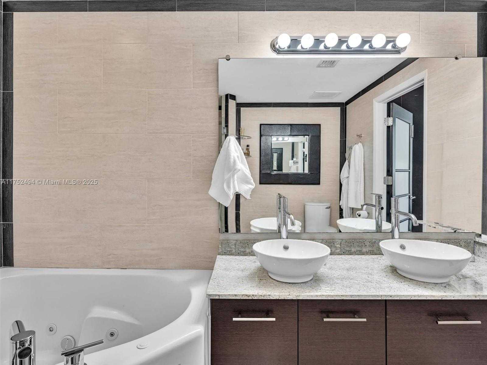 Small Image of 3029 NORTH EAST 188TH ST #617, Aventura Number 64