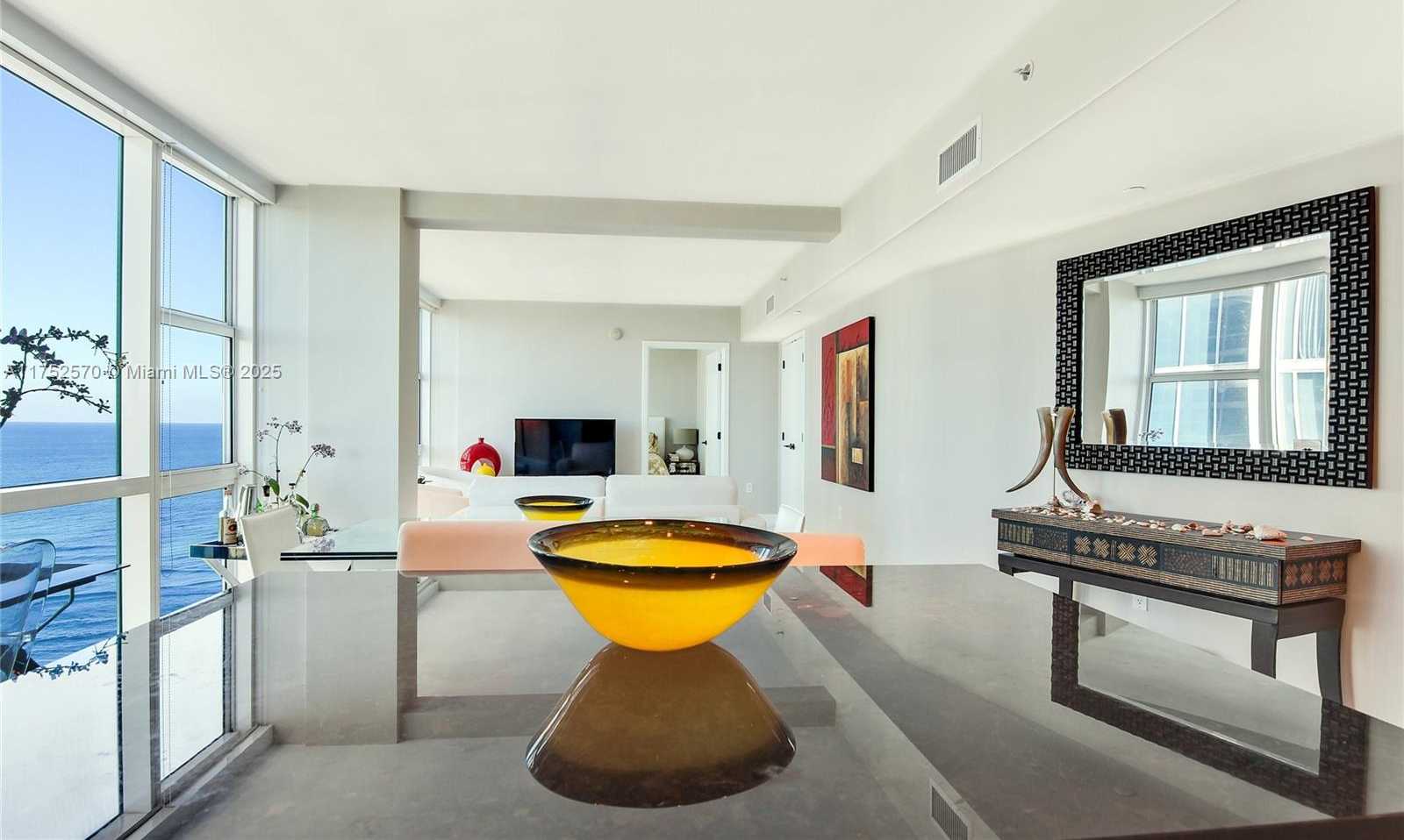 Small Image of 6801 Collins Ave, Miami Beach, FL 33141, USA Number 16