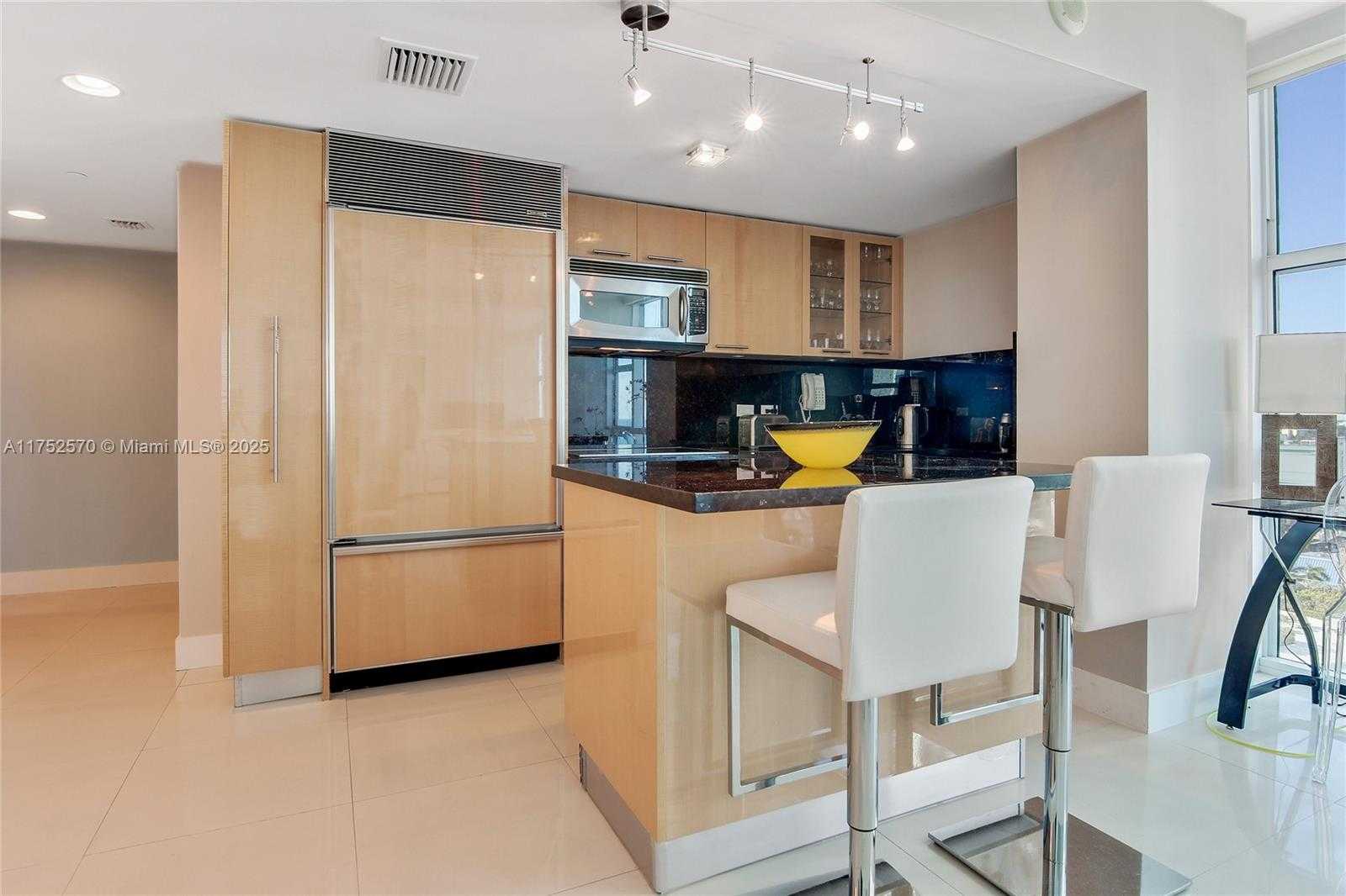 Small Image of 6801 Collins Ave, Miami Beach, FL 33141, USA Number 18