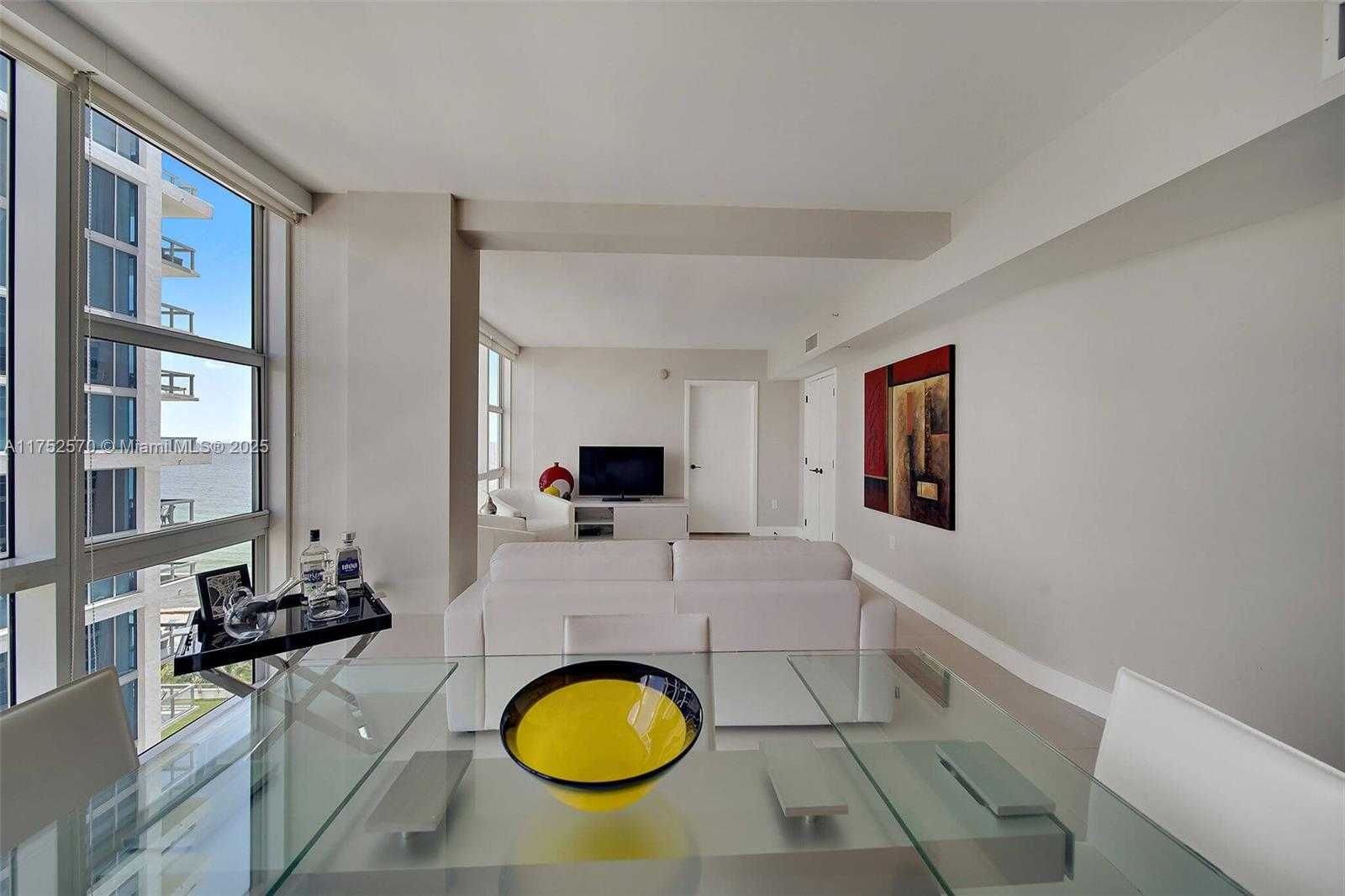 Small Image of 6801 Collins Ave, Miami Beach, FL 33141, USA Number 25