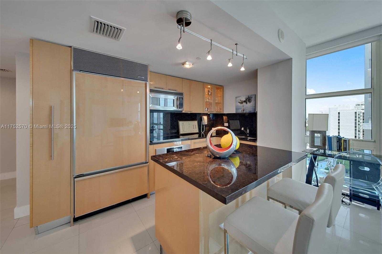 Small Image of 6801 Collins Ave, Miami Beach, FL 33141, USA Number 3