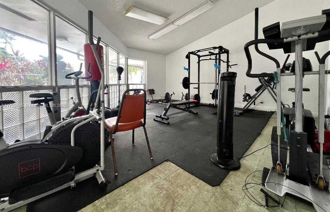 Small Image of 609 NE 14th Ave, Hallandale Beach, FL 33009, USA Number 18