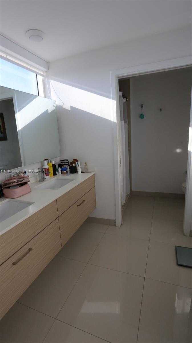 Small Image of 600 NORTH EAST 27TH ST #2605, Miami Number 11