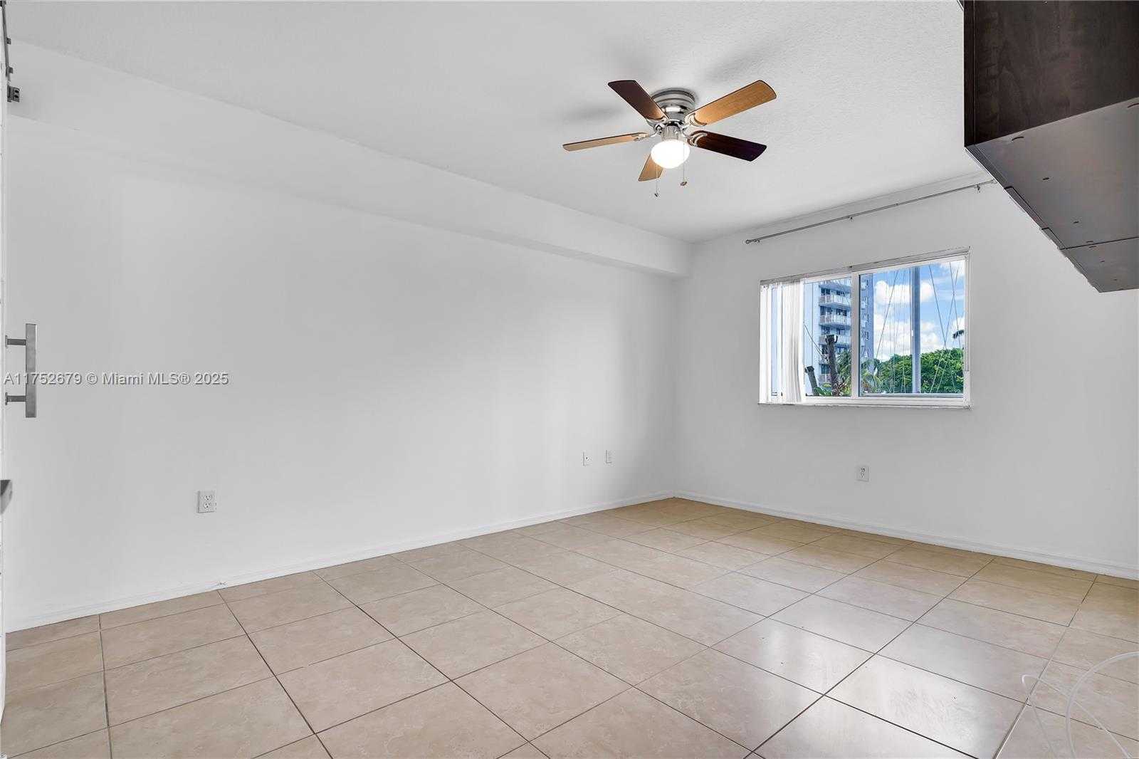 Small Image of 2415 NW 16th St Rd, Miami, FL 33125, USA Number 16