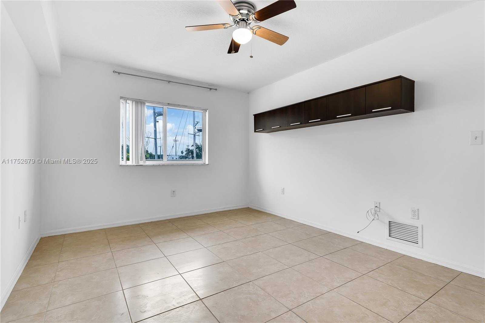 Small Image of 2415 NW 16th St Rd, Miami, FL 33125, USA Number 18