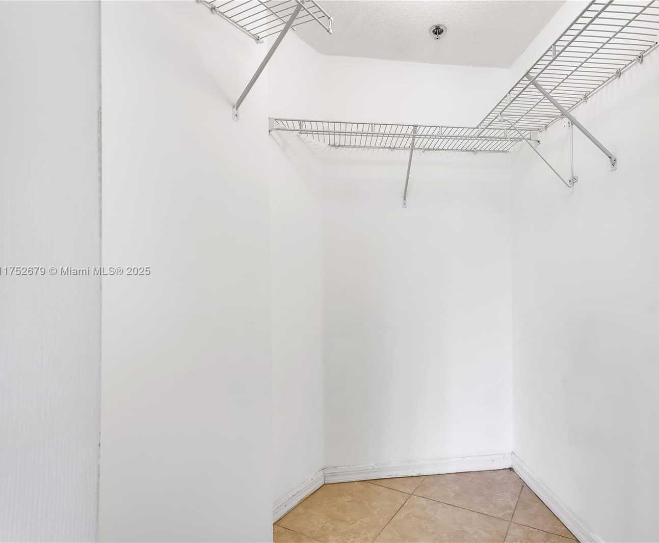 Small Image of 2415 NW 16th St Rd, Miami, FL 33125, USA Number 21