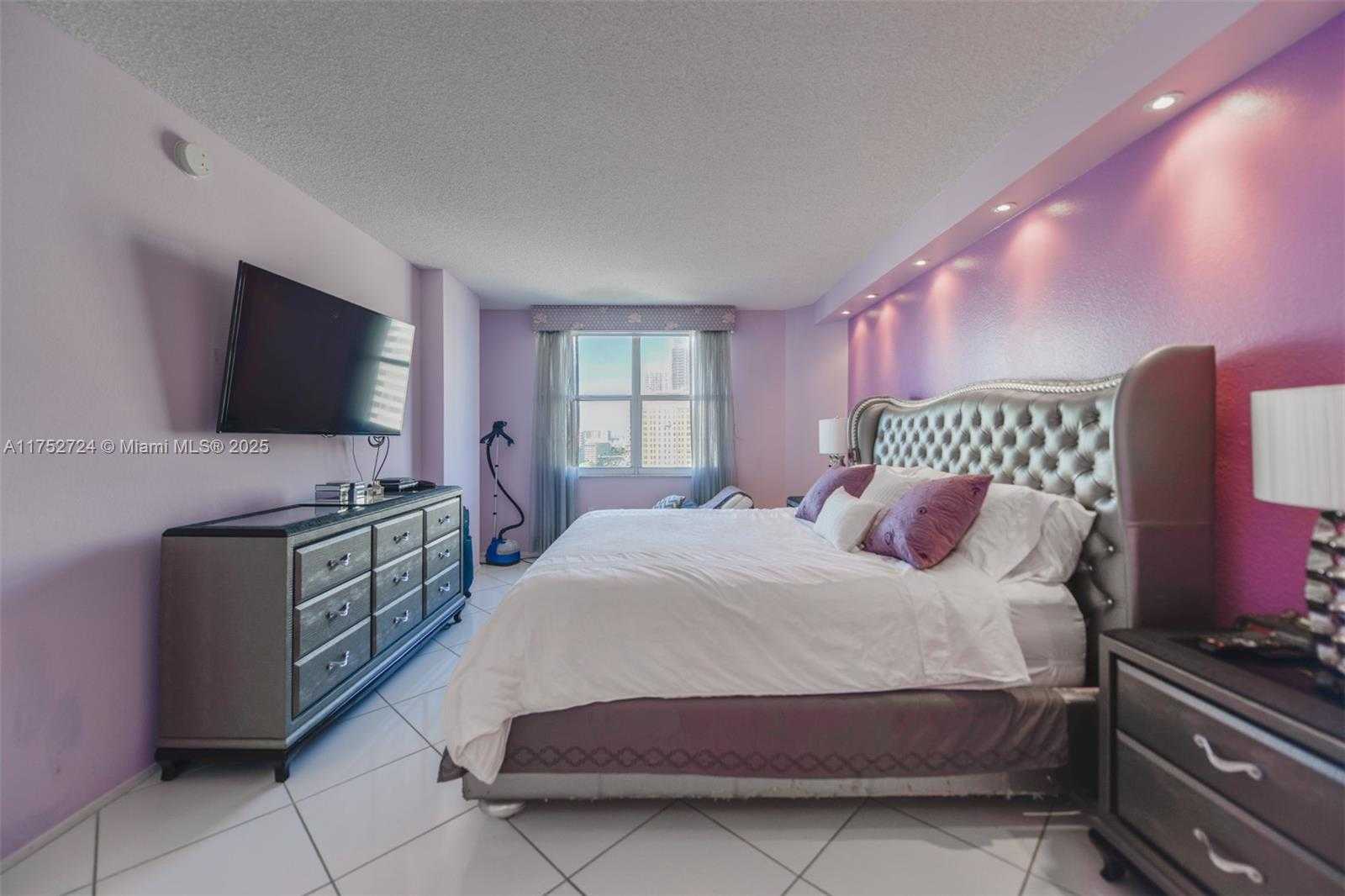 Small Image of 1980 SOUTH OCEAN DR #14P, Hallandale Beach Number 16