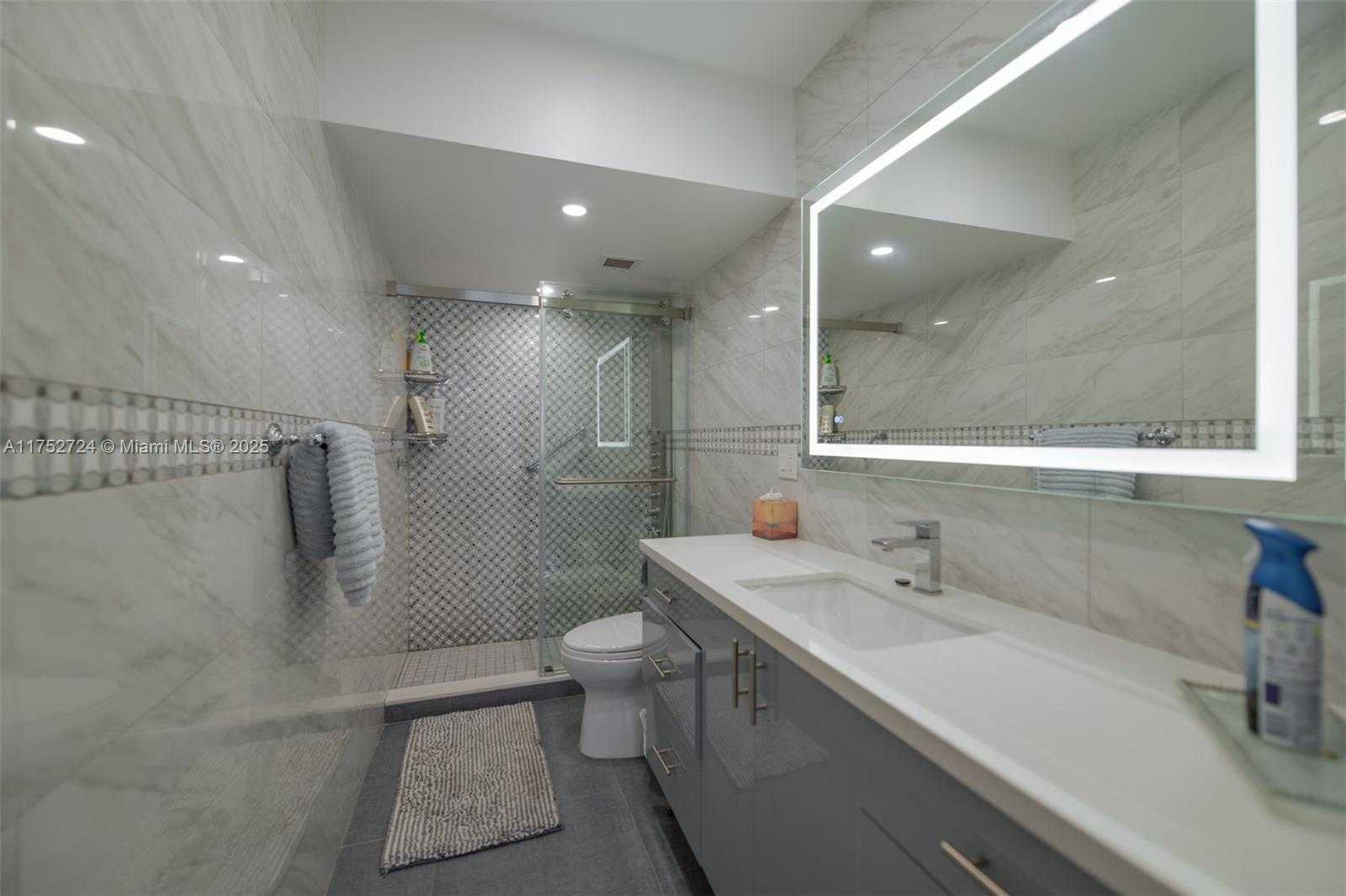 Small Image of 1980 SOUTH OCEAN DR #14P, Hallandale Beach Number 19