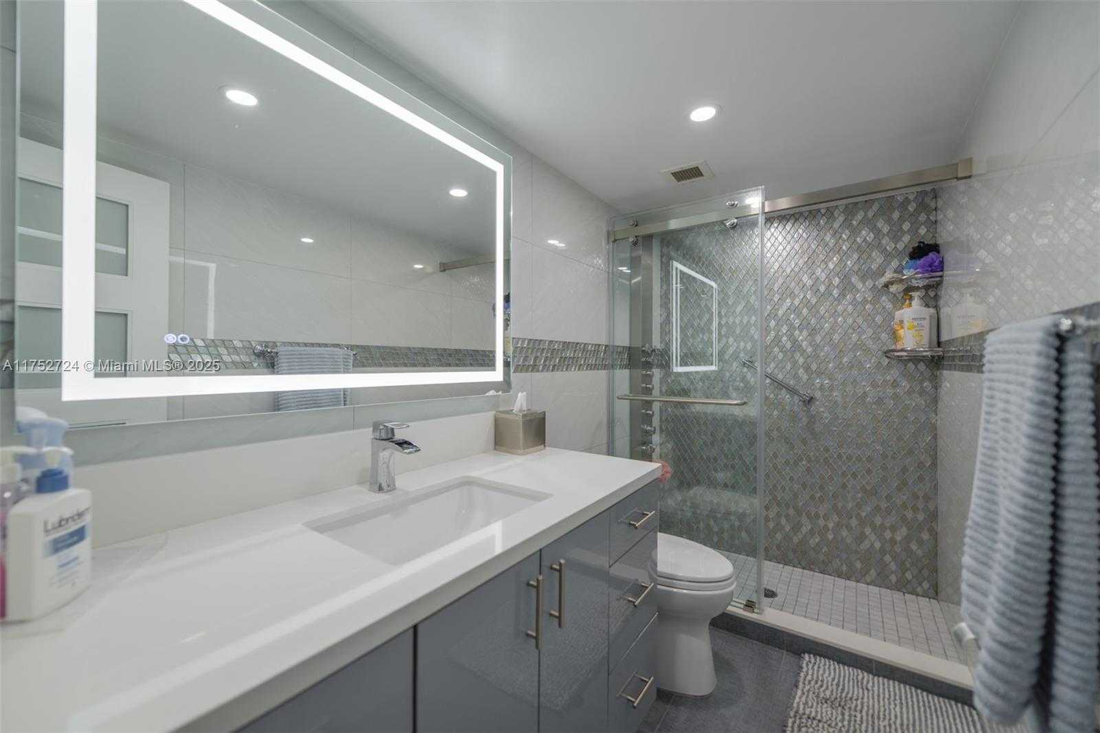 Small Image of 1980 SOUTH OCEAN DR #14P, Hallandale Beach Number 21
