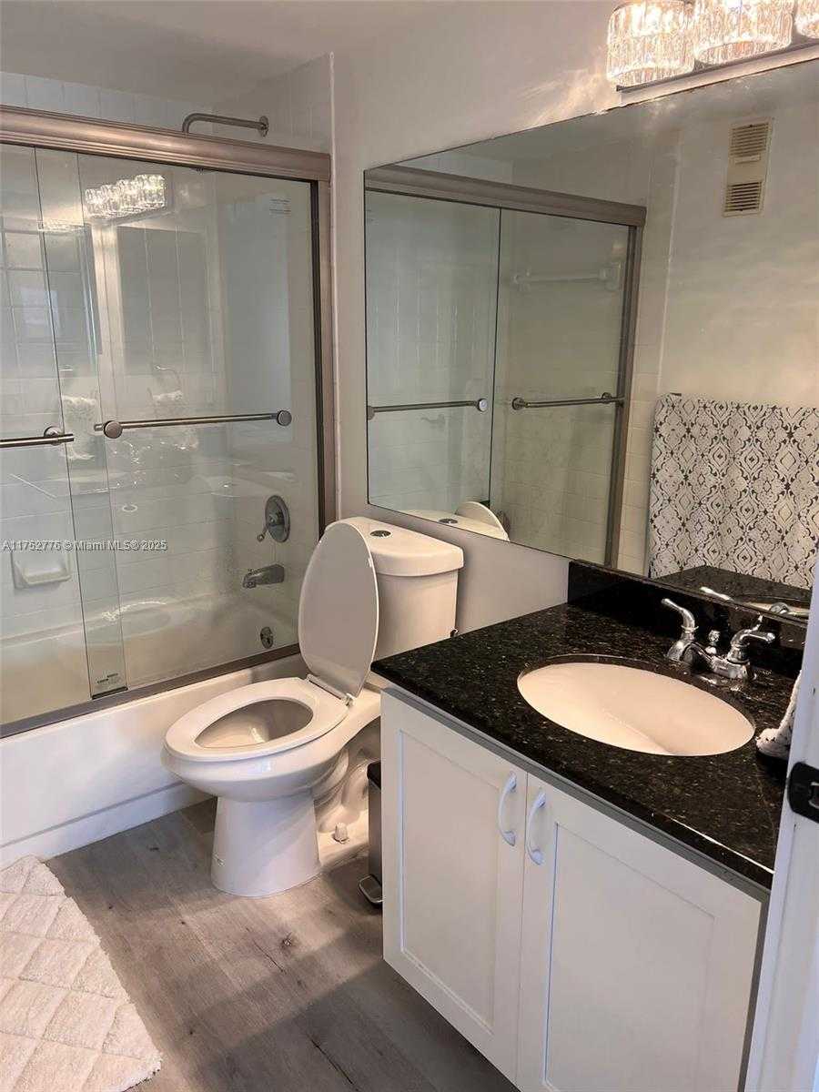 Small Image of 770 CLAUGHTON ISLAND DR #1913, Miami Number 8