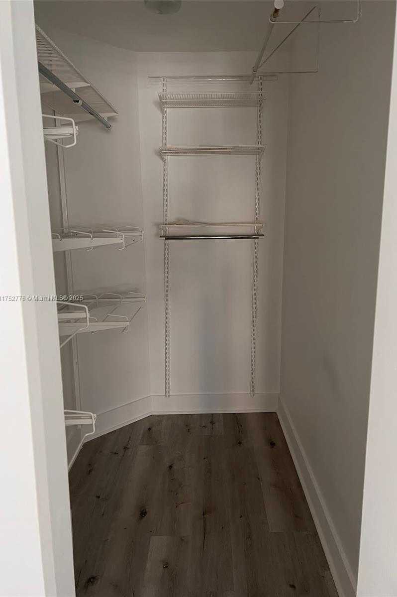 Small Image of 770 CLAUGHTON ISLAND DR #1913, Miami Number 9