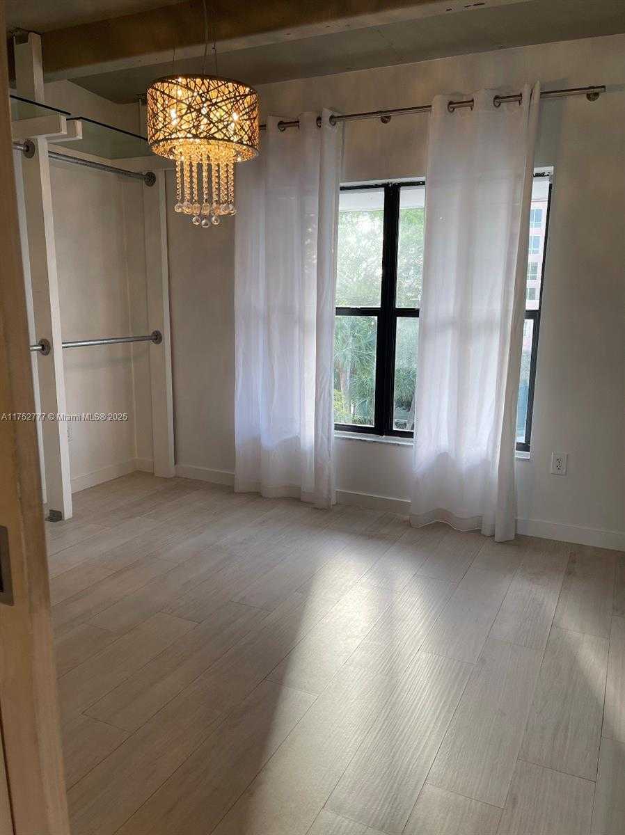 Small Image of 6901 EDGEWATER DR #315, Coral Gables Number 14
