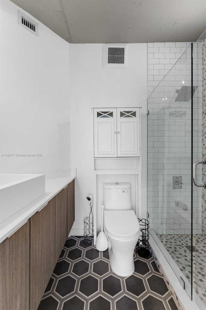 Small Image of 6901 EDGEWATER DR #315, Coral Gables Number 16