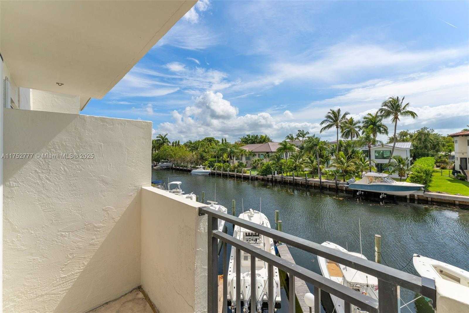Small Image of 6901 EDGEWATER DR #315, Coral Gables Number 23