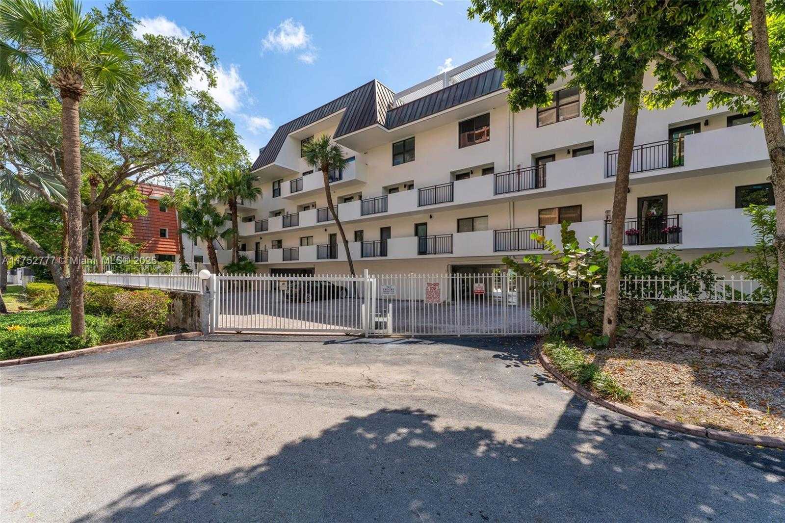 Small Image of 6901 EDGEWATER DR #315, Coral Gables Number 27