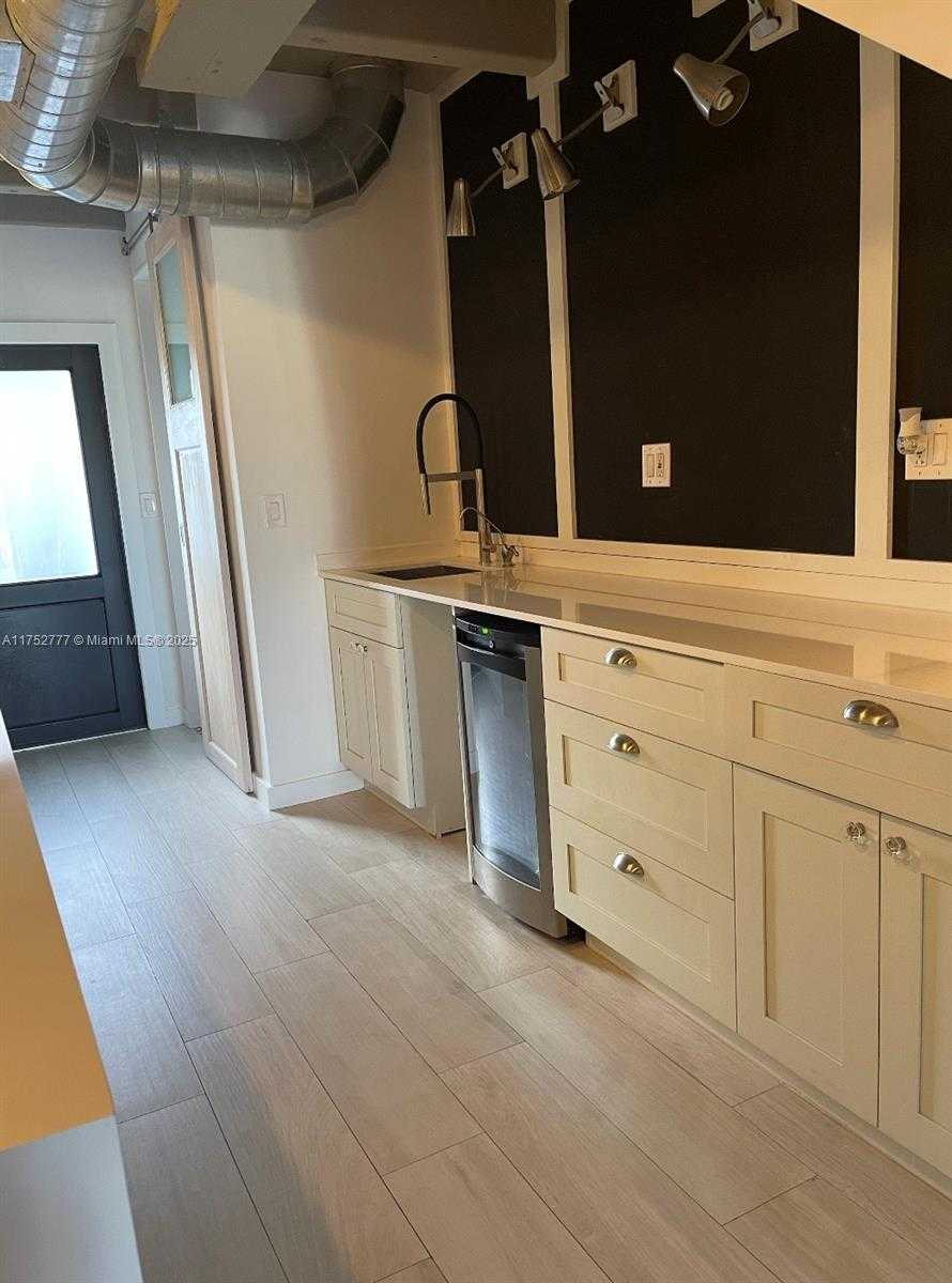 Small Image of 6901 EDGEWATER DR #315, Coral Gables Number 6